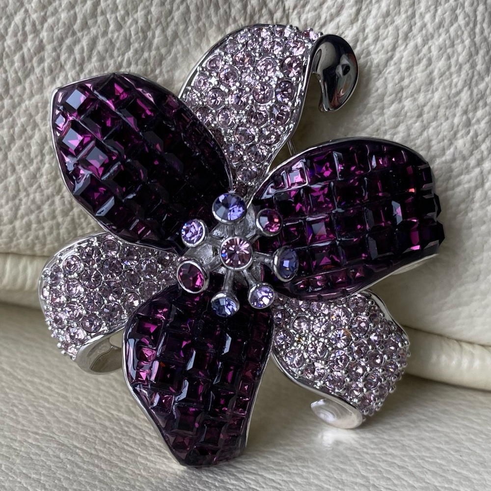 💕HP💕 Swarovski signed multi lawyer big crystal flower brooch like new Price Firm